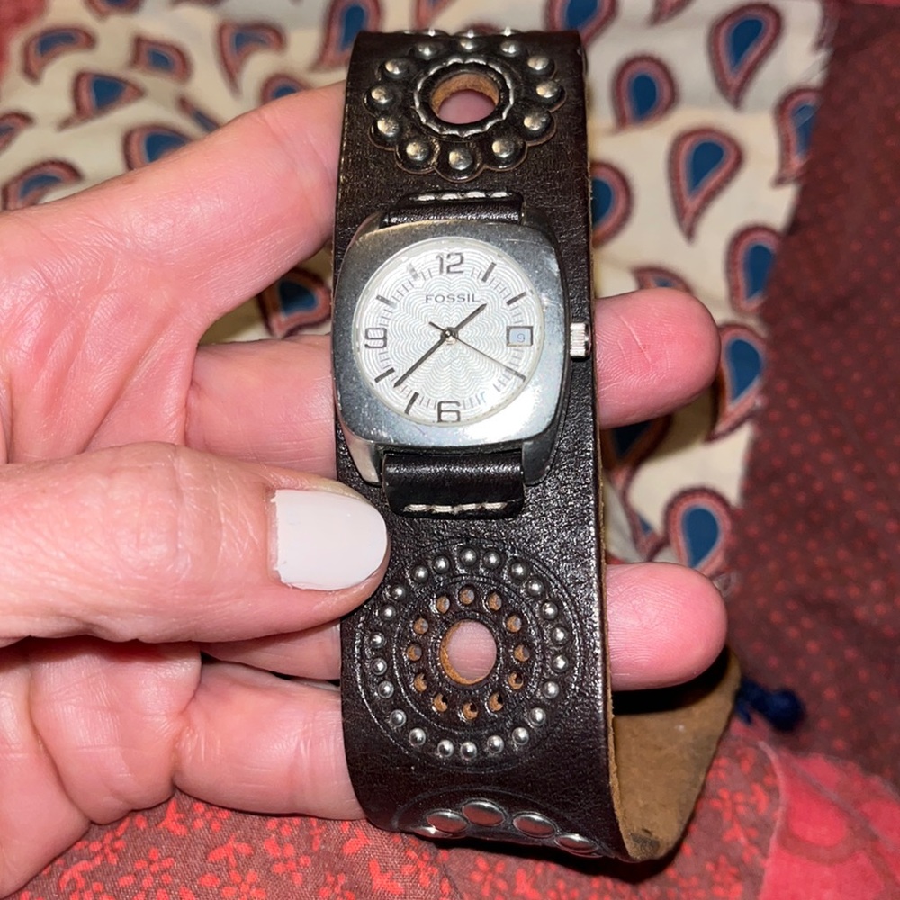 GUC Fossil watch w/leather band